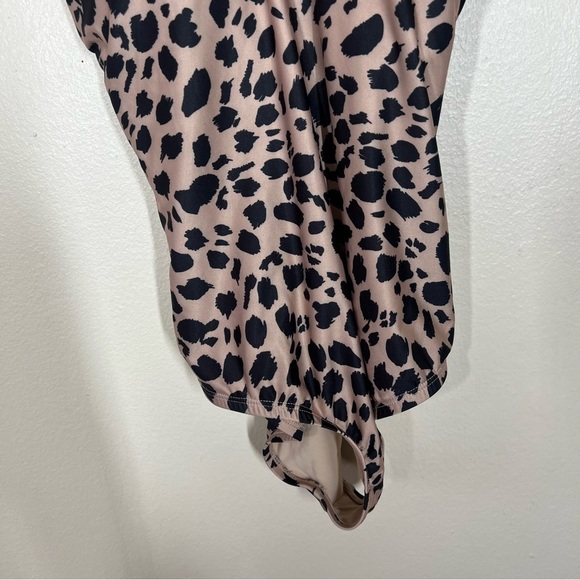 ModCloth The Peggy One-Piece Animal Print Vneck Swimsuit Size Medium Adjustable - Picture 5 of 11